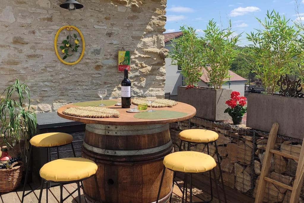 Jacuzzi Au Lemon Tree Et Charme Des Pierres Dorees Holiday home *