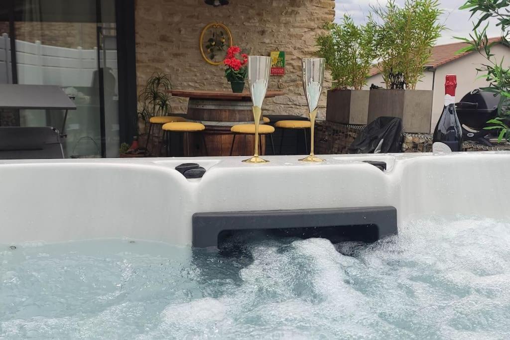 Jacuzzi Au Lemon Tree Et Charme Des Pierres Dorees * Panossas