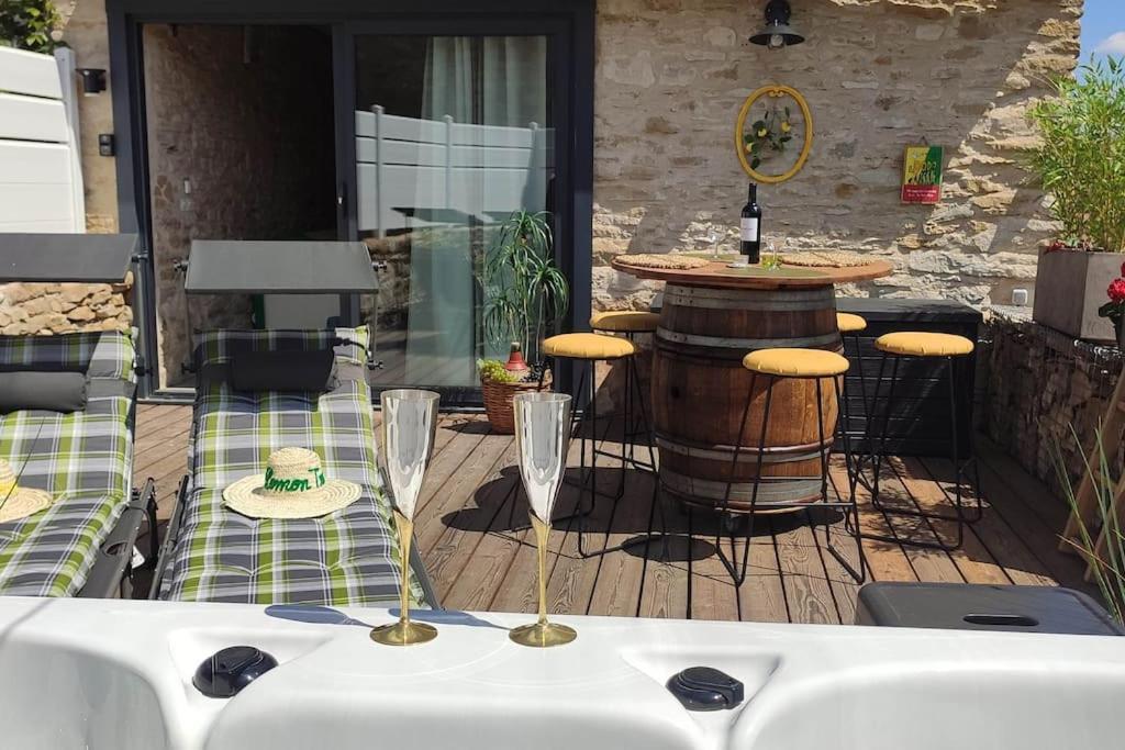 Holiday home Jacuzzi Au Lemon Tree Et Charme Des Pierres Dorees Panossas
